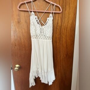Women’s Summer Casual Short White Flowy Dress w/ Lace Embroidered Bust XS Bridal